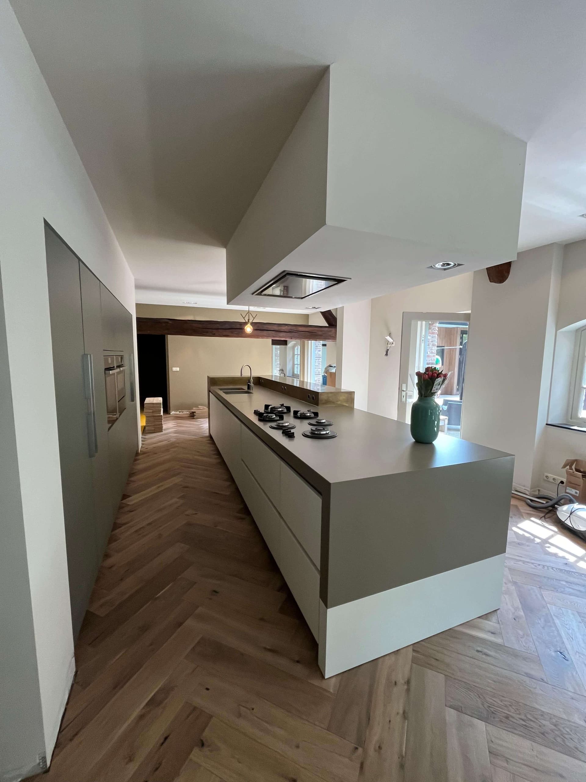 Keuken wordt zorgvuldig behouden tijdens vloervervanging